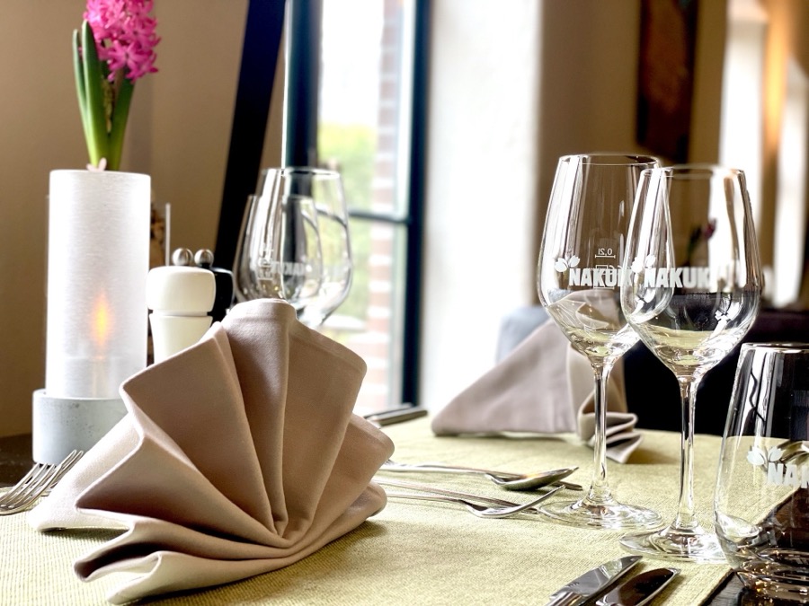 Eingedeckter Tisch im Restaurant GRODEN